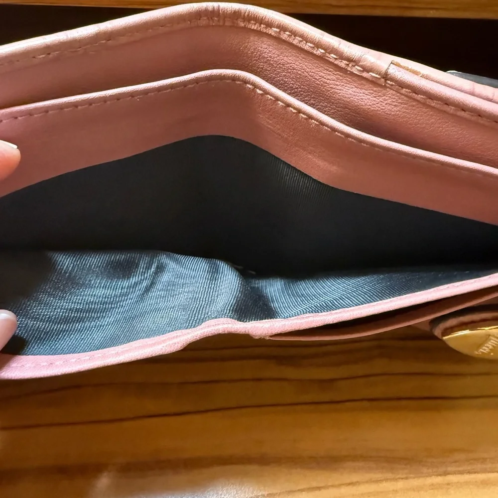 Gucci Pink Leather Compact Wallet - Picture 8 of 9